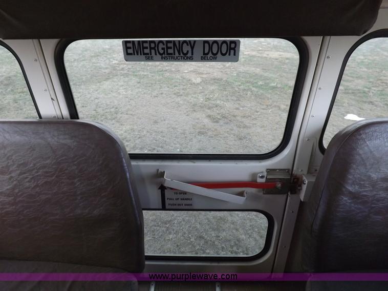 image for item H7124 1998 Chevrolet B7 school bus