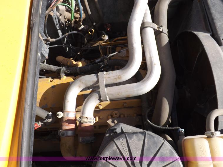 image for item H7124 1998 Chevrolet B7 school bus