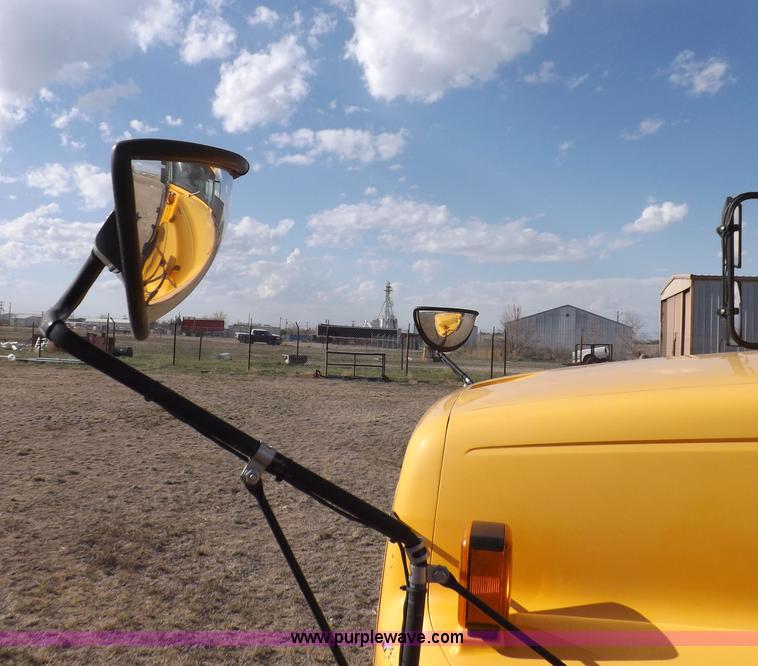 image for item H7124 1998 Chevrolet B7 school bus