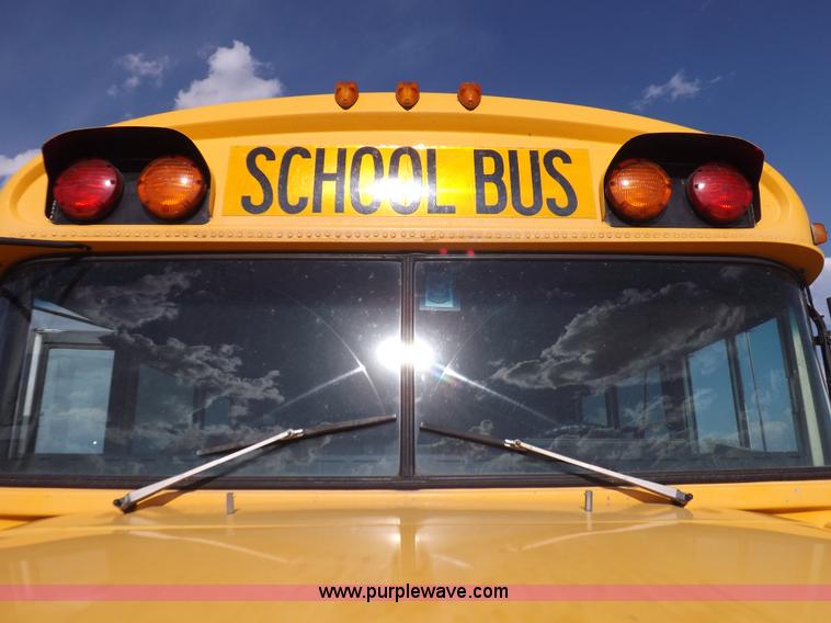 image for item H7124 1998 Chevrolet B7 school bus