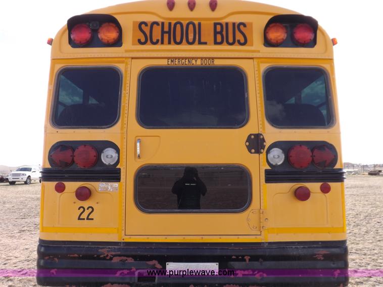 image for item H7124 1998 Chevrolet B7 school bus