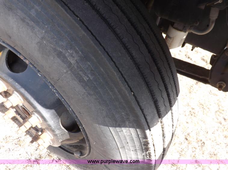 image for item H7124 1998 Chevrolet B7 school bus