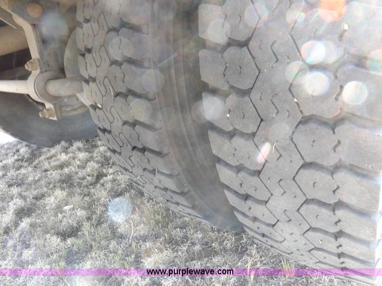 image for item H7124 1998 Chevrolet B7 school bus