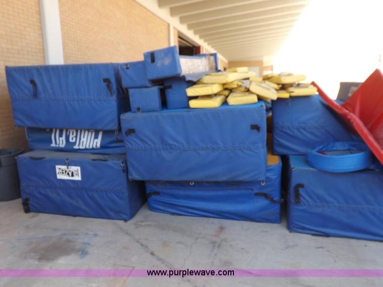 image for item H7129 Assorted high jump and pole vault parts