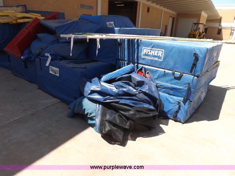 image for item H7129 Assorted high jump and pole vault parts