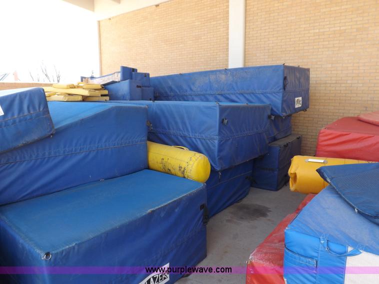 image for item H7129 Assorted high jump and pole vault parts