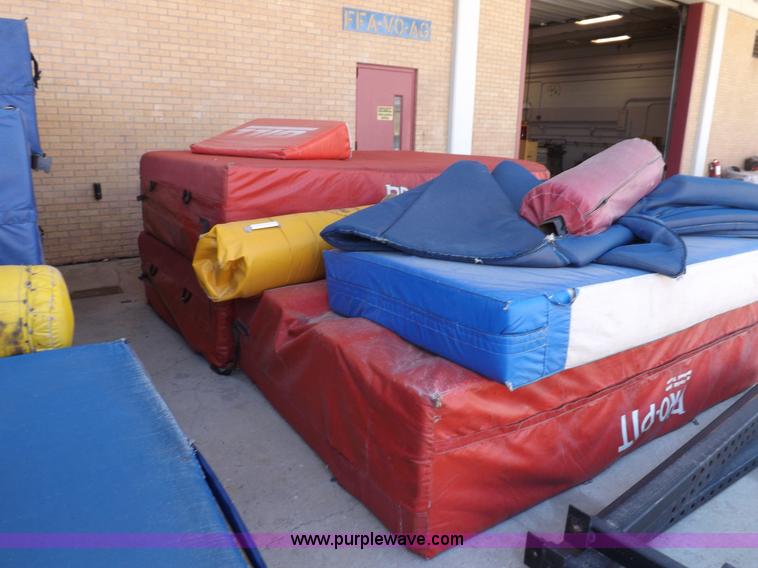 image for item H7129 Assorted high jump and pole vault parts