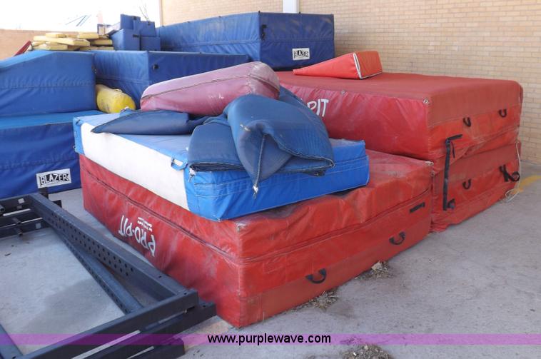 image for item H7129 Assorted high jump and pole vault parts