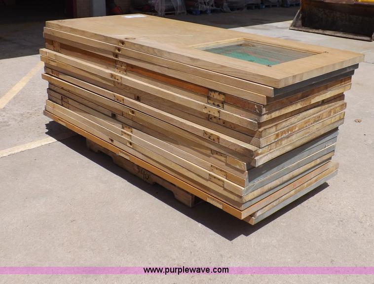 image for item H7141 Approximately 28 Oak veneer solid core doors