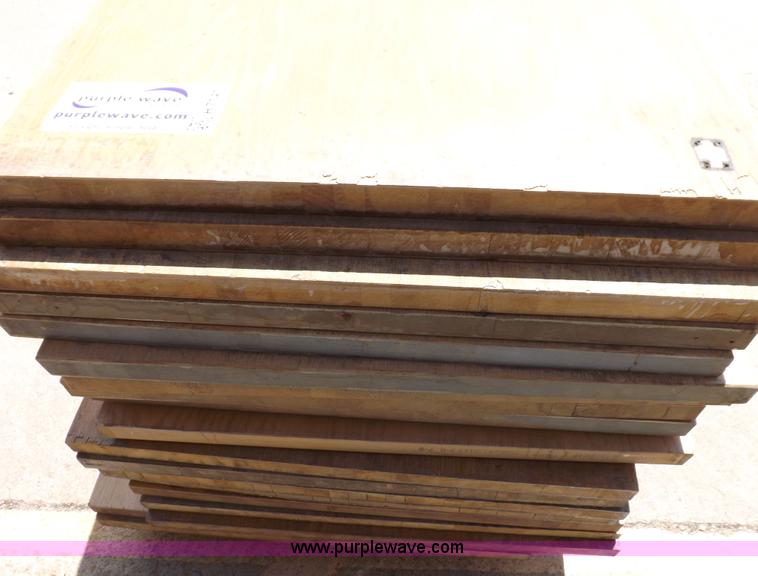 image for item H7141 Approximately 28 Oak veneer solid core doors