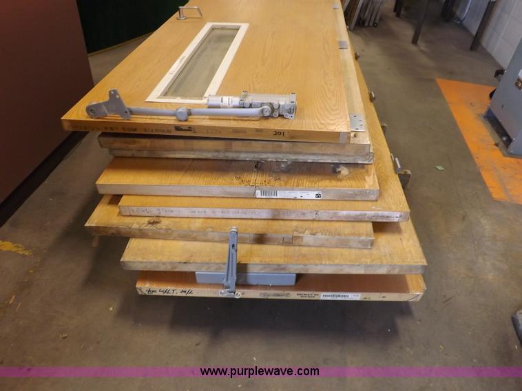 image for item H7141 Approximately 28 Oak veneer solid core doors