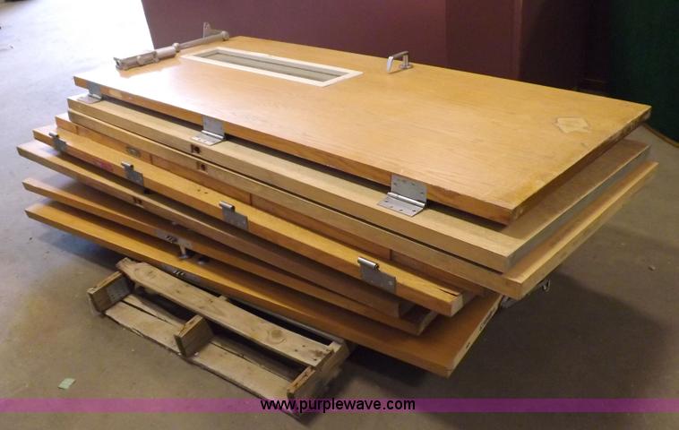 image for item H7141 Approximately 28 Oak veneer solid core doors