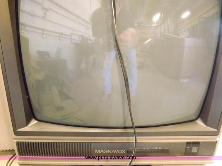 image for item H7143 Approximately 24 Magnavox 19" television sets
