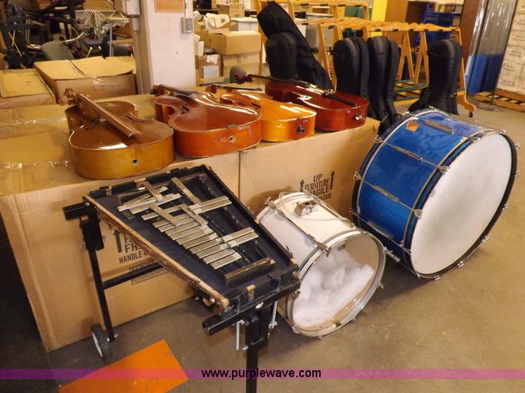 image for item H7162 Assorted musical instruments