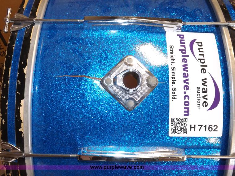 image for item H7162 Assorted musical instruments