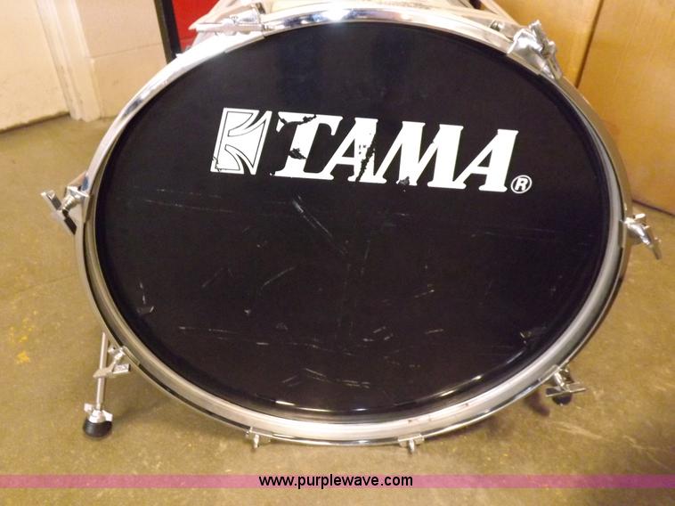 image for item H7162 Assorted musical instruments