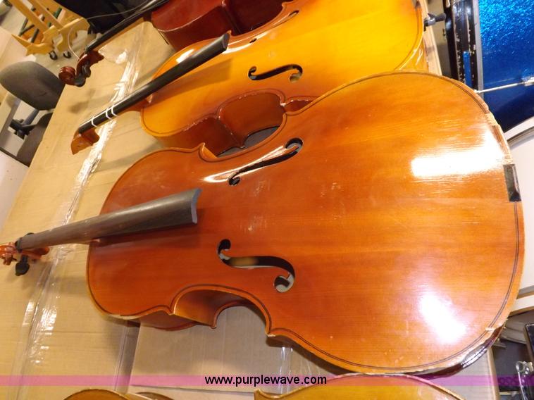 image for item H7162 Assorted musical instruments