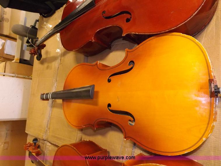 image for item H7162 Assorted musical instruments