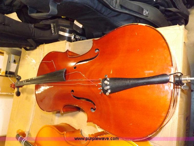 image for item H7162 Assorted musical instruments