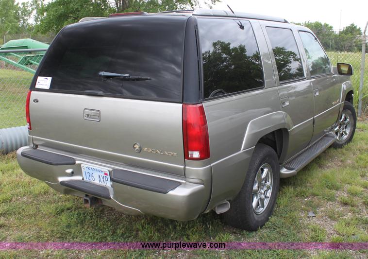 image for item H7452 2000 Cadillac Escalade SUV