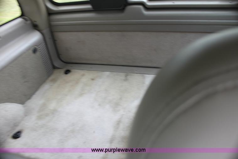 image for item H7452 2000 Cadillac Escalade SUV