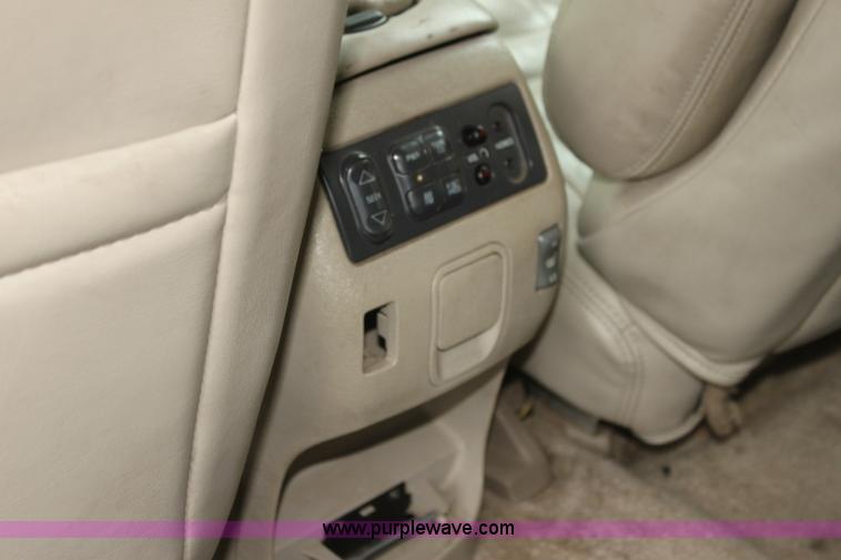 image for item H7452 2000 Cadillac Escalade SUV