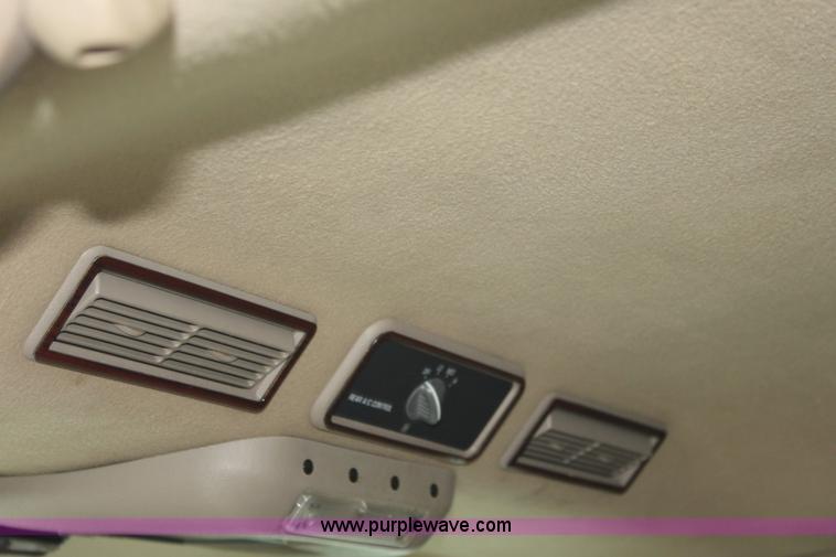 image for item H7452 2000 Cadillac Escalade SUV