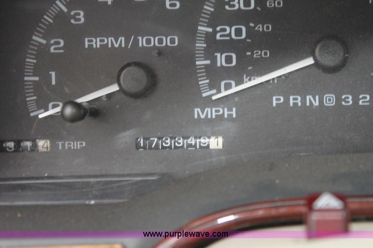 image for item H7452 2000 Cadillac Escalade SUV