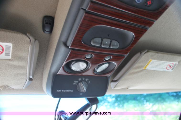 image for item H7452 2000 Cadillac Escalade SUV