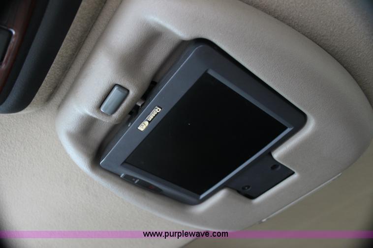 image for item H7452 2000 Cadillac Escalade SUV