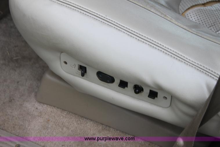 image for item H7452 2000 Cadillac Escalade SUV