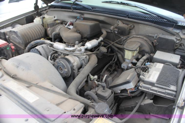 image for item H7452 2000 Cadillac Escalade SUV