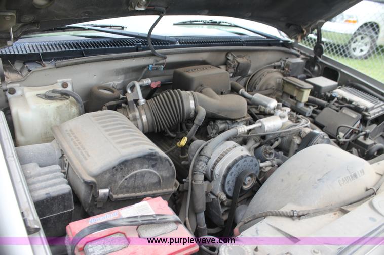 image for item H7452 2000 Cadillac Escalade SUV