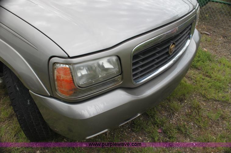 image for item H7452 2000 Cadillac Escalade SUV