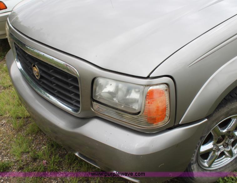 image for item H7452 2000 Cadillac Escalade SUV
