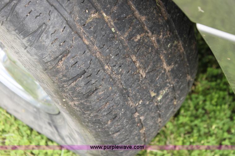 image for item H7452 2000 Cadillac Escalade SUV