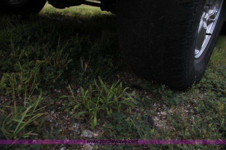 image for item H7452 2000 Cadillac Escalade SUV