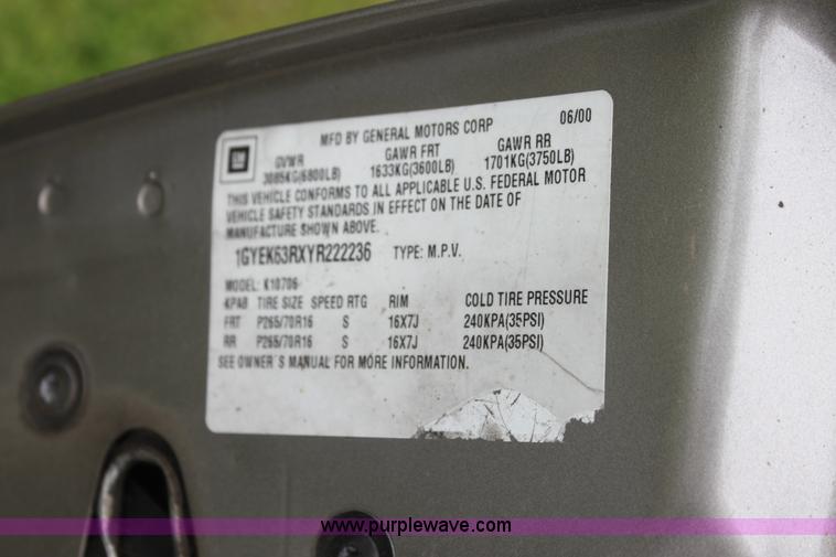 image for item H7452 2000 Cadillac Escalade SUV