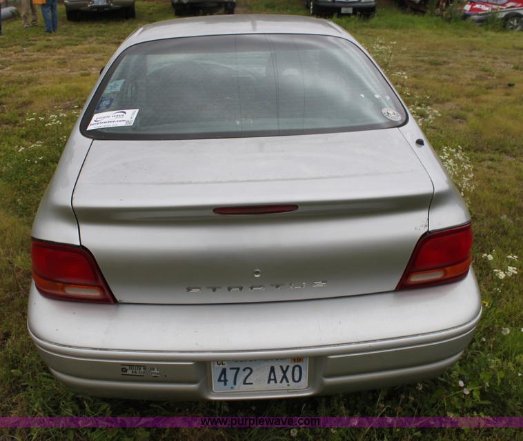 image for item H7455 2000 Dodge Stratus ES