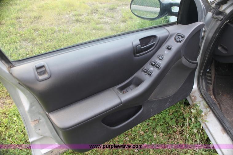 image for item H7455 2000 Dodge Stratus ES