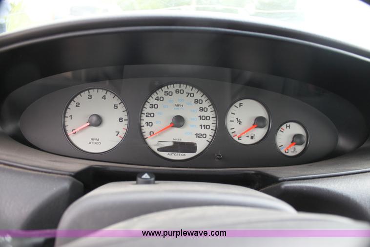 image for item H7455 2000 Dodge Stratus ES