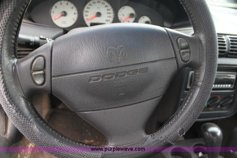 image for item H7455 2000 Dodge Stratus ES
