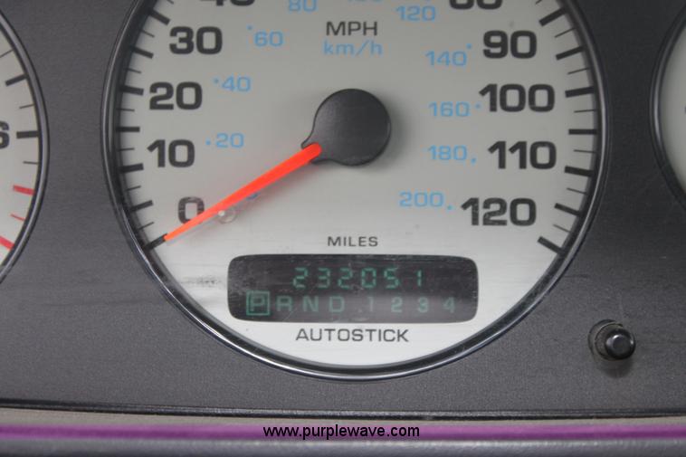 image for item H7455 2000 Dodge Stratus ES