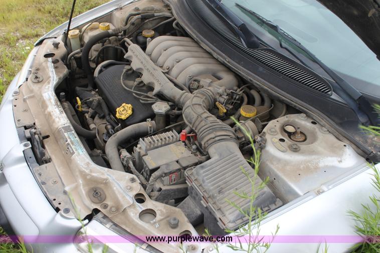image for item H7455 2000 Dodge Stratus ES