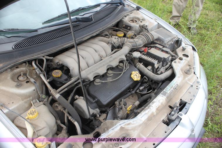 image for item H7455 2000 Dodge Stratus ES