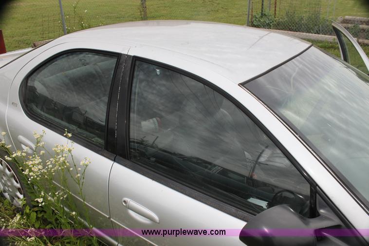 image for item H7455 2000 Dodge Stratus ES