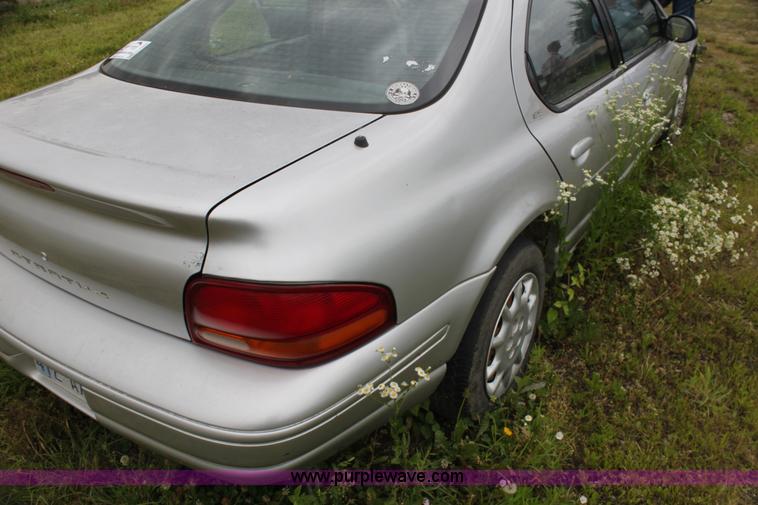 image for item H7455 2000 Dodge Stratus ES