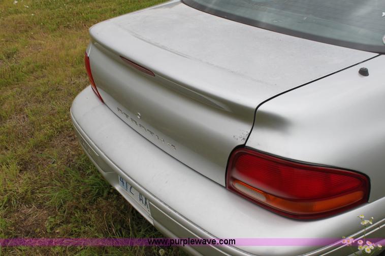 image for item H7455 2000 Dodge Stratus ES