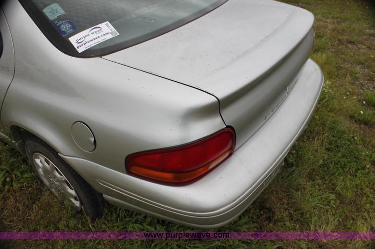 image for item H7455 2000 Dodge Stratus ES