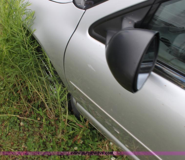 image for item H7455 2000 Dodge Stratus ES